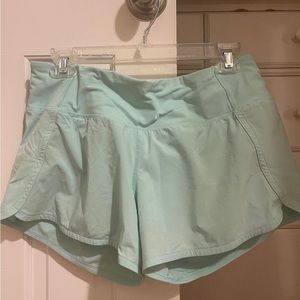 Lululemon Speed up shorts 4’ in mid rise